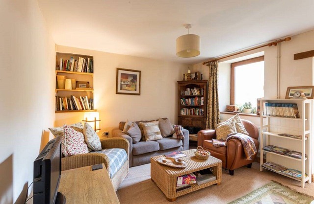 Charming, Spacious cottage near Gower and Brecon Beacons.Pets welcome free.WI-FI