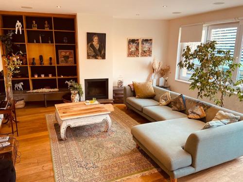 Charming & Spacious Duplex viewing the lovely MAS