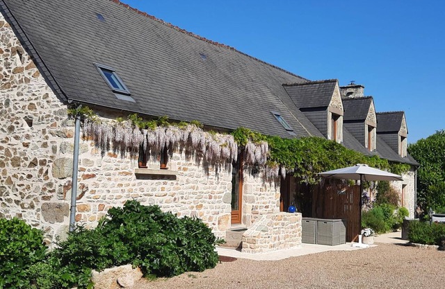 Charming stone cottage with garden, terrace, BBQ, near Cherbourg, sleeps 4, fully equipped