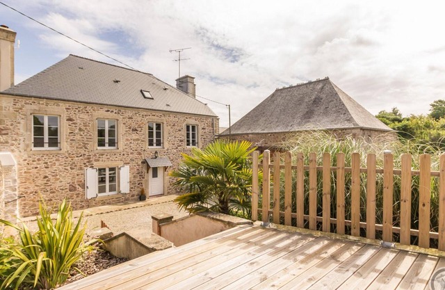 Charming stone house with enclosed garden in Teurthéville-Bocage