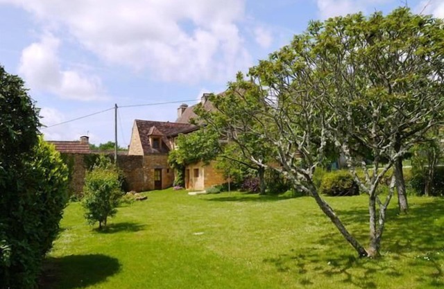 CHARMING STOME HOUSE WITH ENCLOSED GARDEN AND PRIVATE POOL CLOSE TO SARLAT