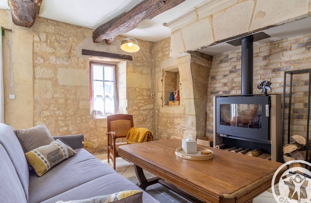 Charming Stone Cottage in Loire Valley - Netflix, Terrace, Near Vineyards & Castle