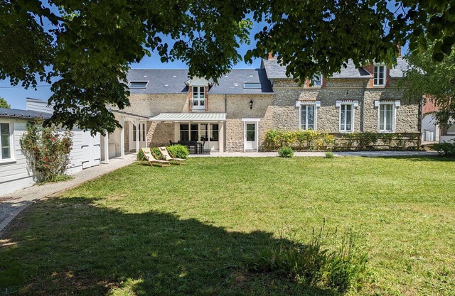 Charming Stone House with Park, Game Room, High-Speed WiFi, and Tennis Nearby