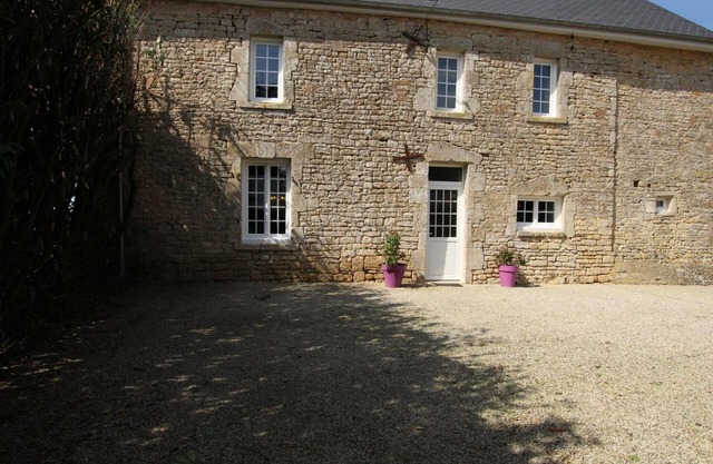 Charming Stone House for 8 with Garden, Near Utah Beach, Pet-Friendly