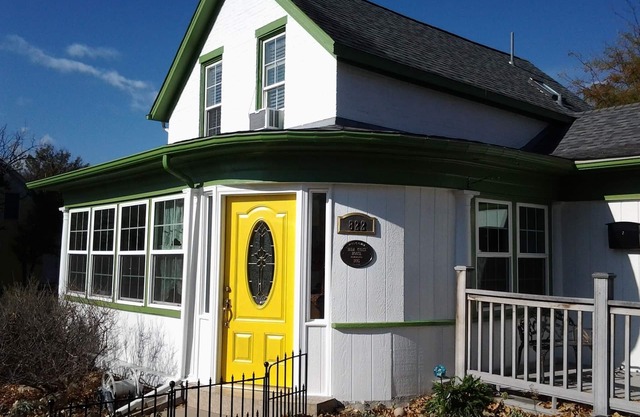 CHARMING Studio Apartment in Historic home downtown Golden