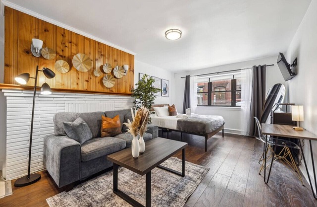 Charming Studio | Heart of Center City | Fast WiFi