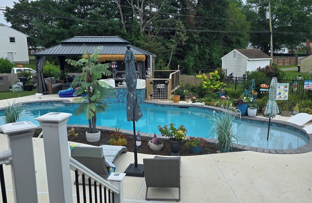 Charming studio in peaceful Dover with AC, WiFi, pool, hot tub