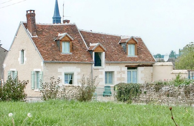 Charming Sunlit Cottage in Montrésor with Private Garden, Terraces, and Modern Amenities