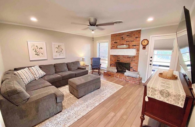 Charming Three Bedroom ~ 5 Mins to A&M ~ Quiet Neighborhood