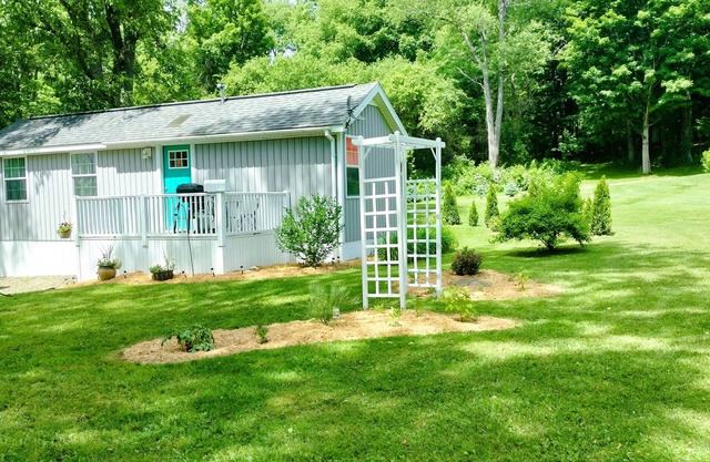 Charming Tiny Cottage in Serene Garden Setting – Perfect Country Getaway!