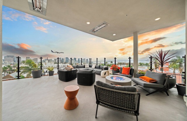 Charming Top Floor Gem w/City Ocean View in fabulous San Diego