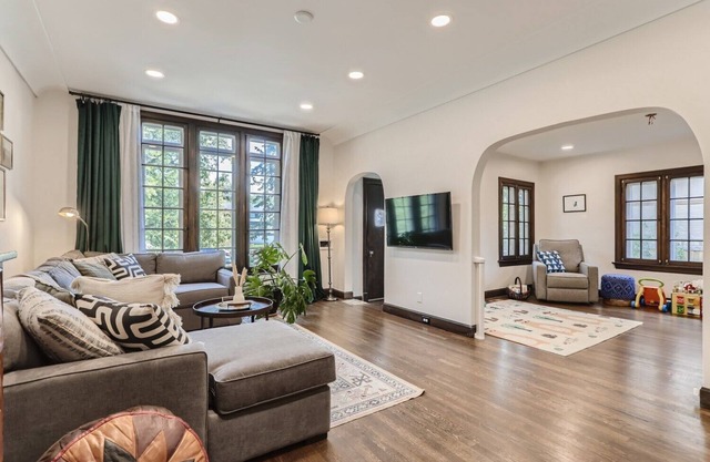 Charming Tudor Home- Private Hot Tub-Family Friendly