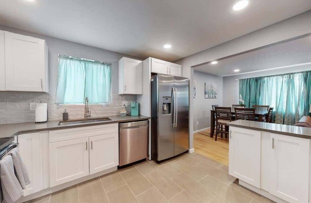 Charming Two-Bedroom Upper Unit in Great Location