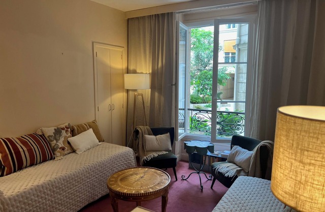 Charming two-room apartment in the 7th arrondissement, for families of 2-4.