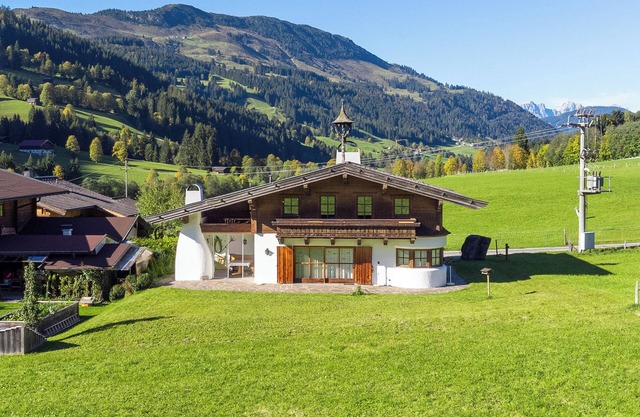 Charming Tyrolean chalet, 100m to the ski bus
