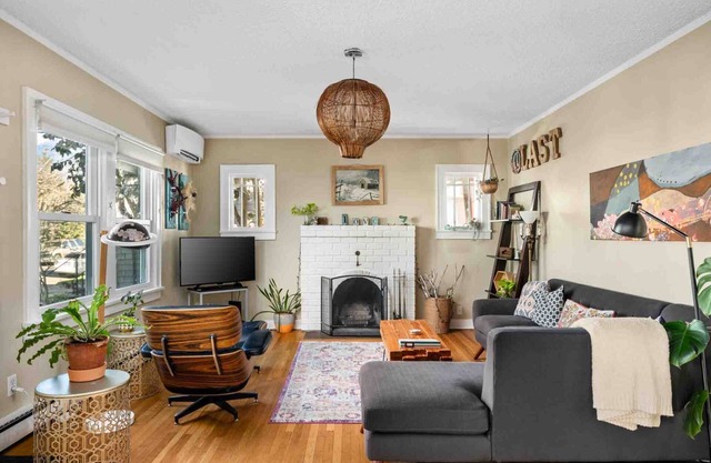 Charming Updated Inner Southeast Portland Home, Pet Friendly, Fenced Backyard, Close to Everything