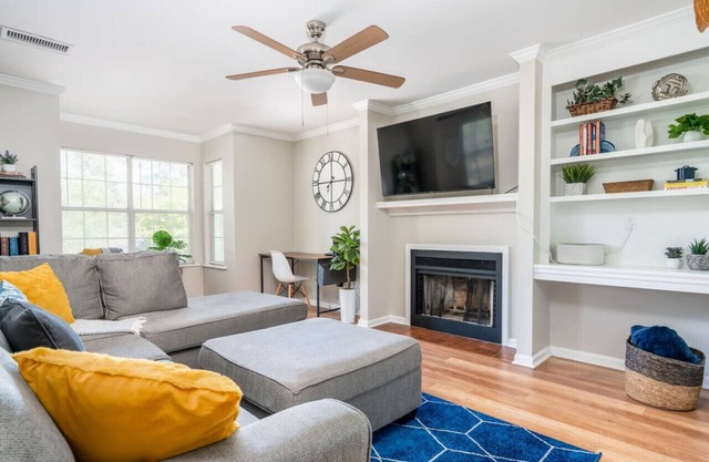 Charming Upstairs Apt in Irmo | 3 BR | Sleeps 6