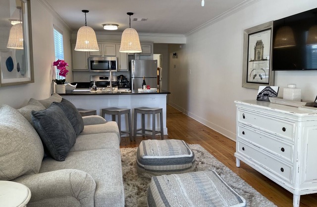 Charming Uptown shotgun centrally located near to Audubon Park & Magazine Street
