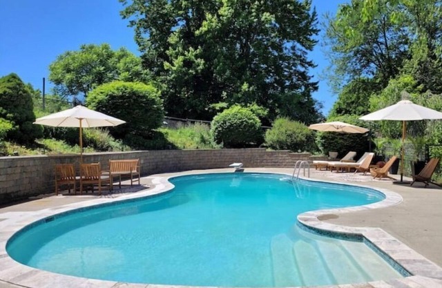 Charming Vacation House w/Pool & HotTub