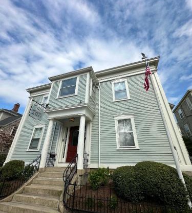 Charming Victorian Home Downtown Newport