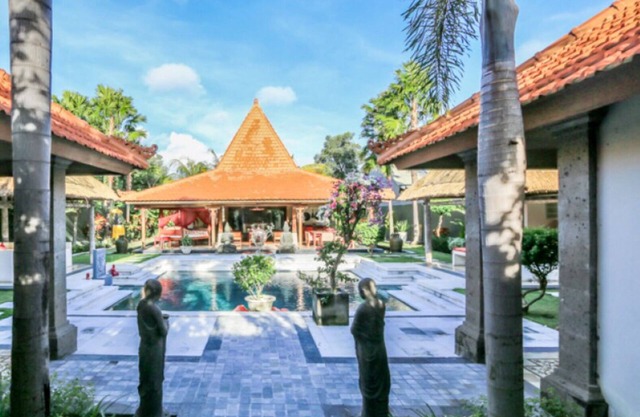 CHARMING VILLA 1100m2 SEMINYAK
