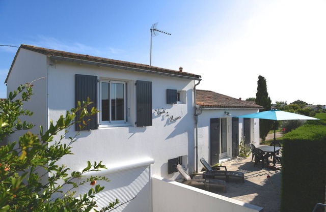 Charming villa facing south in a quiet and close to the sea and shops