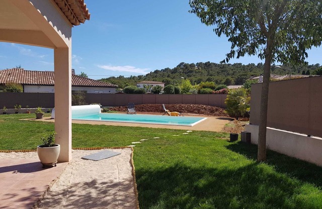 Charming villa 20 minutes from the sea, swimming pool, private parking