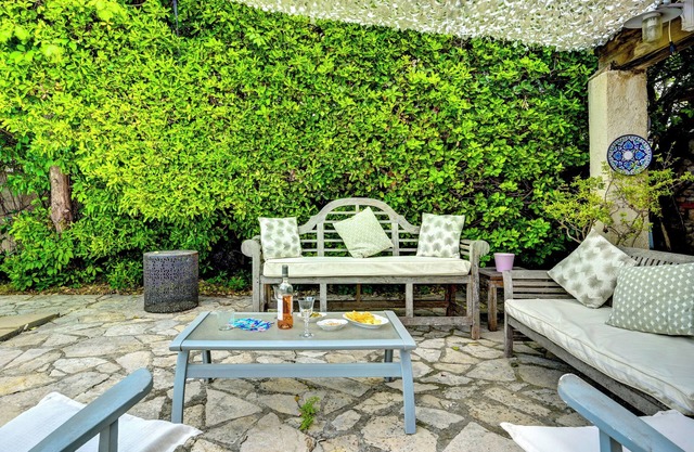 Charming villa 200 m from the sea with swimming pool