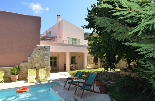 Charming Villa, A/C, Private Pool, Pretty Garden in Armeni - 400m to Tavernas & 10km to Rethymno!