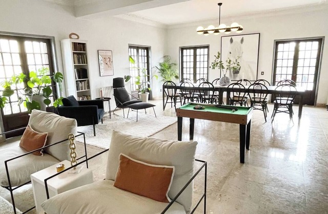 Charming Villa between Lisbon and the Beach, with headed pool!