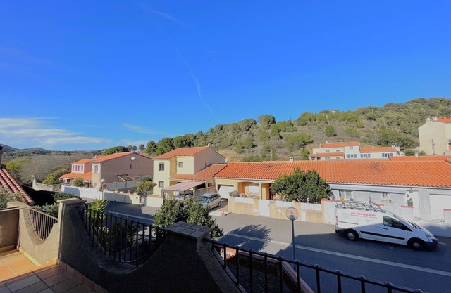 Charming Villa with Terrace, Garage, and AC, 600m from the Sea in Banyuls-sur-Mer