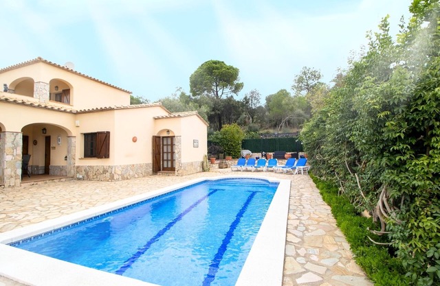 Charming Villa in peaceful Calonge with Private Pool & Gardens - Sleeps 6