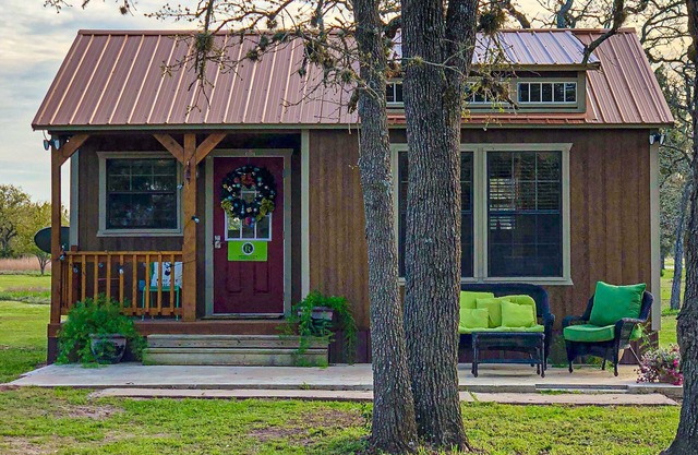 Charming water-view cabin with kitchenette, streaming, patio, partial AC, & WiFi