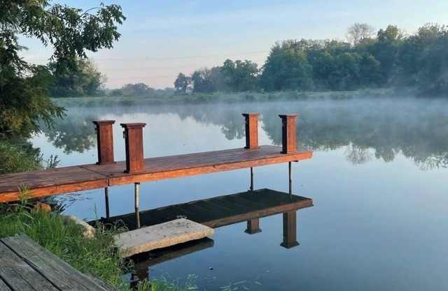 Charming Waterfront Tiny House & Sauna Near Des Moines