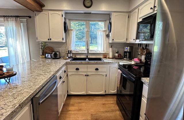 Charming3bdrm cottage near town saint Clair river 194 close to the airport