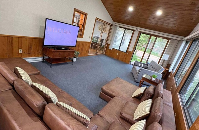 Chaska Retreat with Home Theater Near Ren Fest, and Many Other Attractions