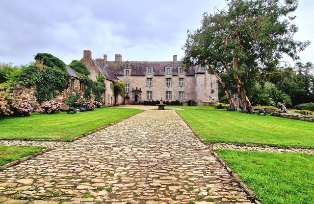 Château de KEROUARTZ. Seaside, sleeps 12. A stay with family or friends