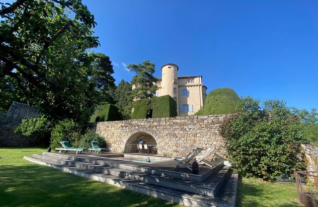 Château de Saint-Leons, historic residence dating from the 15th century