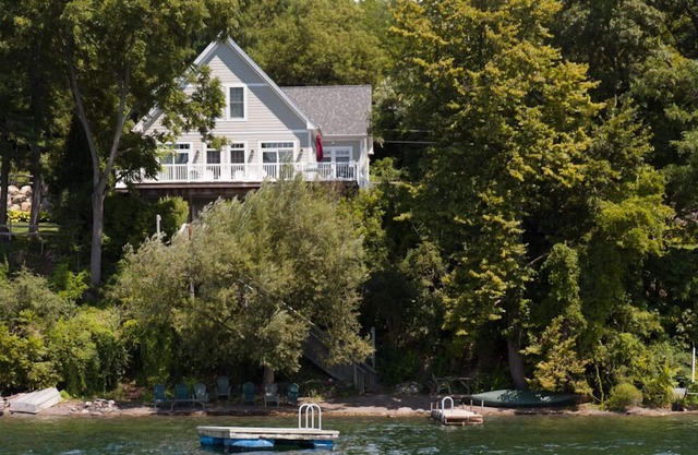 Chateau Esperanza: "A Relaxing Lakeside Retreat"