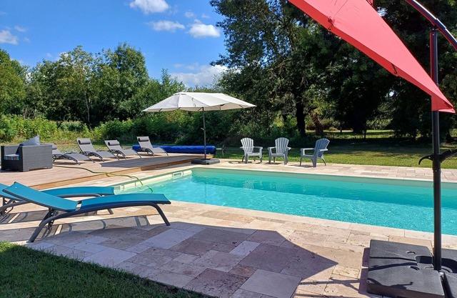 Chateau in sw France - Comfortable 6 Bedroom House
