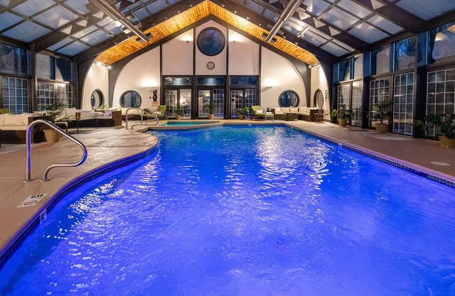 Chateau Merrimack Resort & Spa