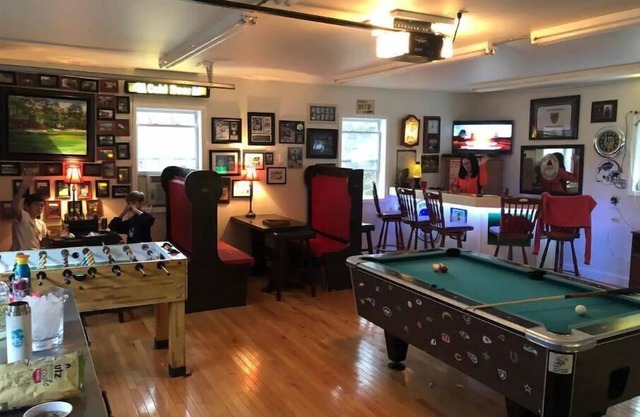 Chaut. Lake & Comedy Center Guesthouse