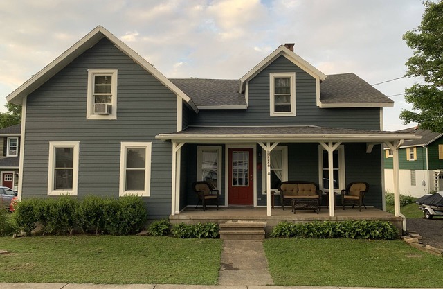 Chautauqua Lake Escape - 300 yards from Chautauqua and 10 min from Lake Erie