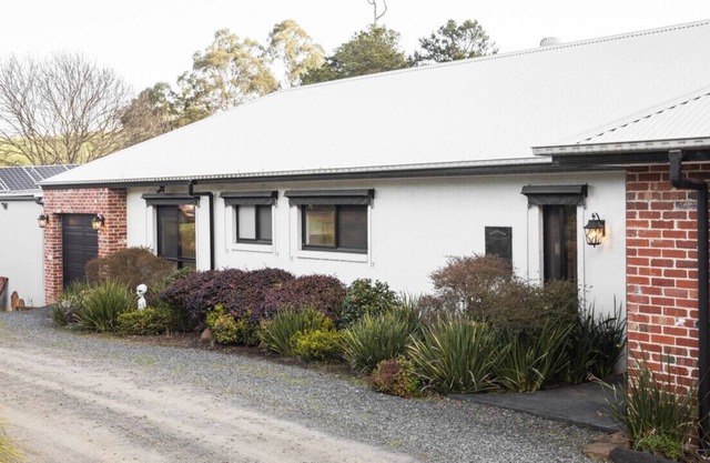 Chayah Farm Stay luxury in the Dandenong Ranges
