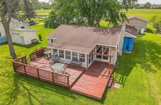 Cheerful 2 Bedroom home on Lake Ontario