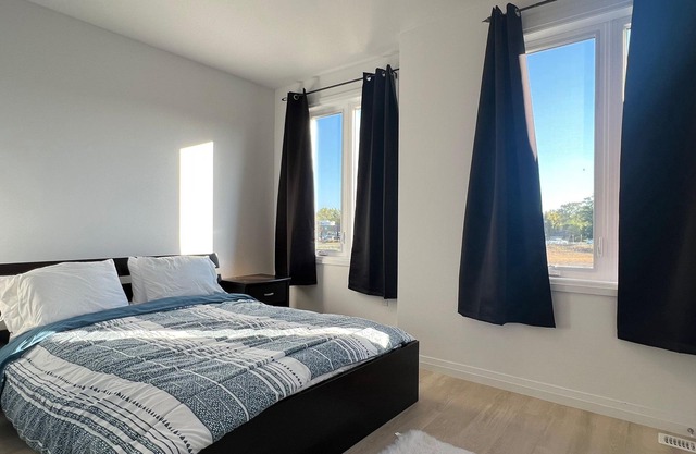 Cheerful 2 bedroom house in a quiet neighborhood.