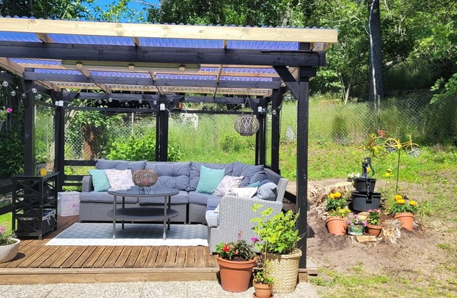 Cheerful 4-bedroom villa with a big cozy garden