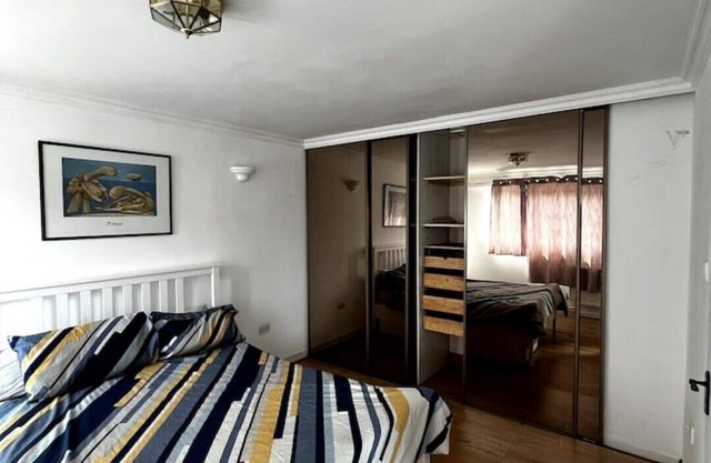 Cheerful 4- bedroom townhouse with spacious garden