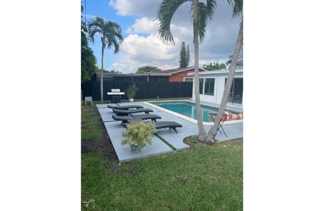 Cheerful 4bd with pool near Beach Stadium Casino +