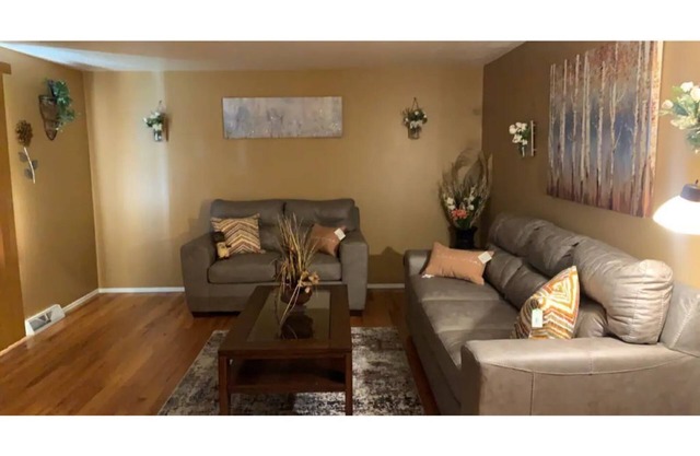 Cheerful 4BR/12BD “Ravishing Ranch”